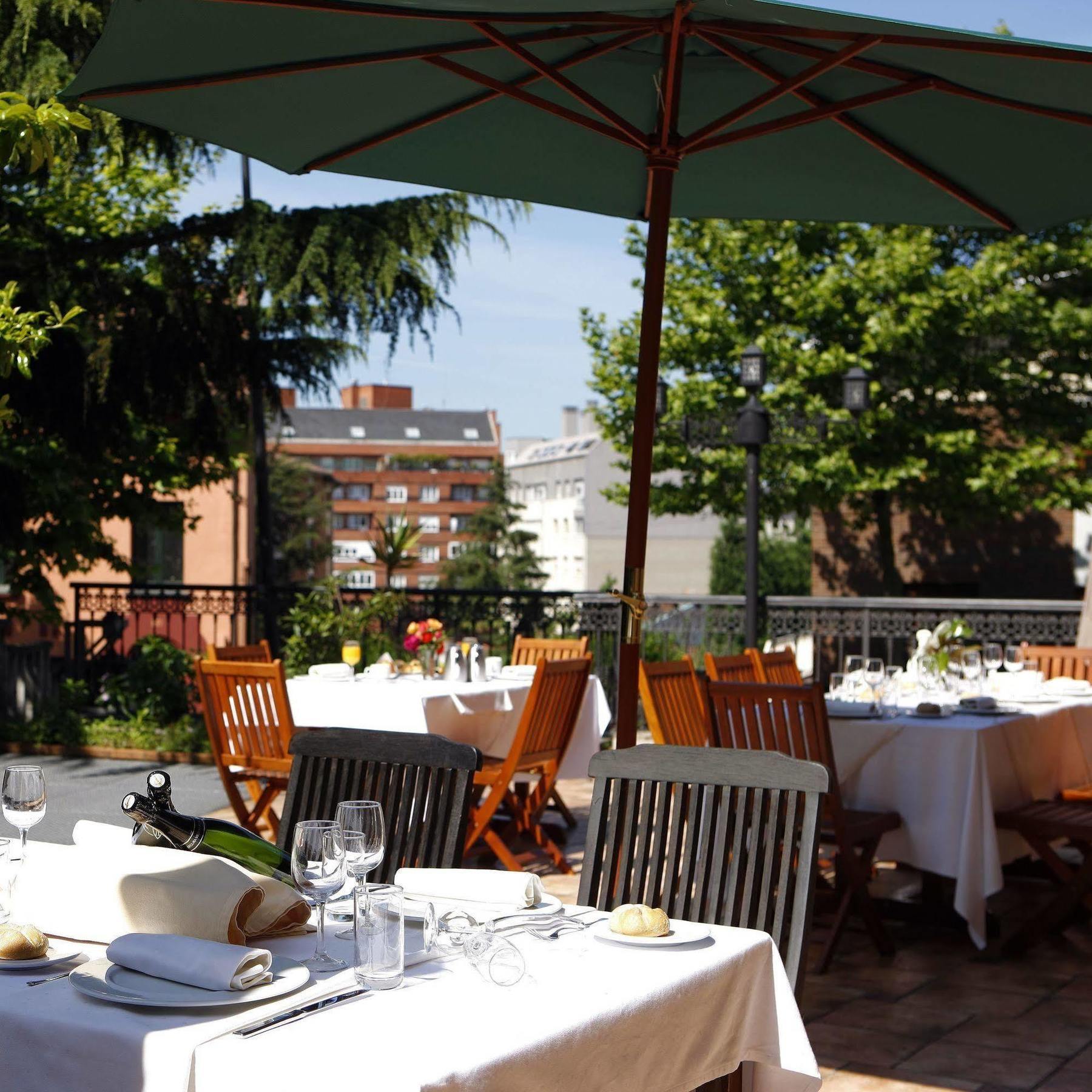 Ayre Hotel Alfonso II Oviedo Exteriör bild